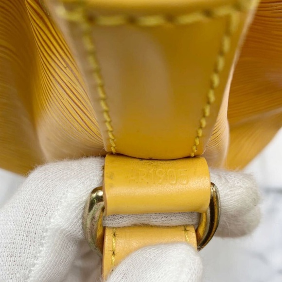Vintage Louis Vuitton | Petit Noe Yellow EPI Bucket Bag - Picture 3 of 16